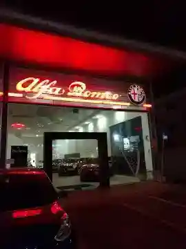 התעשייה 19, רעננה, ישראל סוכנות אלפא רומאו Alpha Romeo